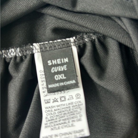 Halter top - Picture 2 of 4